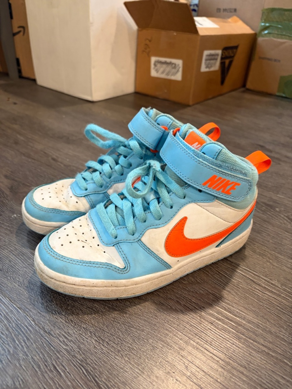 Boys Nike Court Borough Mid size 3.5